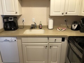 Fridge, microwave, oven, stovetop - Villa-style condo with pool and beach access - Condo 8 (Holmes Beach)