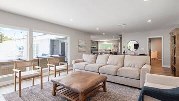 Smart-TV, peis, videospill og bøker