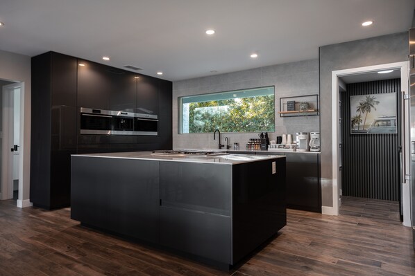 Fridge, microwave, oven, stovetop - DisneyFun _Pool _Hot Tub _5 bedroom _EV Charger (Anaheim)