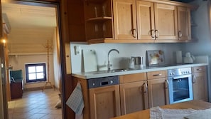 Réfrigérateur, micro-ondes, plaque de cuisson, lave-vaisselle