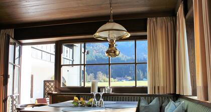 5-star apartment "Waxenstein" in Grainau & garden/lawn.