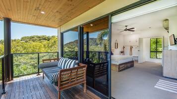 4 bedrooms, iron/ironing board, travel cot, free WiFi