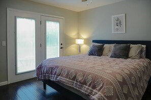 3 bedrooms, desk, iron/ironing board, travel crib