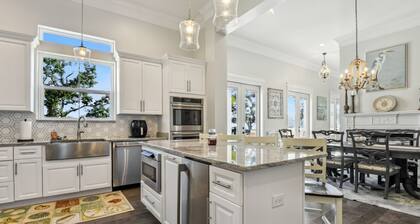 Luxury Home / Beach Views & Pool / EV Charger