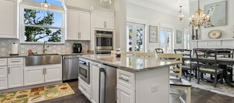 Luxury Home / Beach Views & Pool / EV Charger