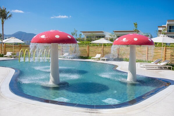 10 outdoor pools