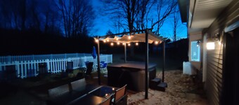 Luxurious & Tranquil ~ Pool ~ Fire Pit ~ Backyard!