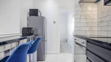 Refrigerador, microondas, horno y tostadora