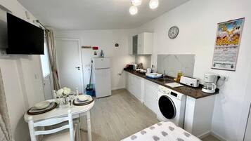 Iron/ironing board, WiFi, bed sheets