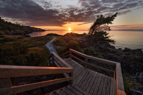 Ocean view, Hot Tub, Center location! 4 mins to beach front!