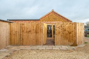 المنشأة من الخارج