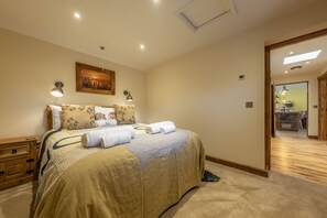 2 bedrooms, iron/ironing board, Internet, bed sheets - Bootlegger's Barn, Heacham, Norfolk (Heacham)