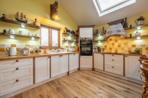 Réfrigérateur, micro-ondes, four, lave-vaisselle