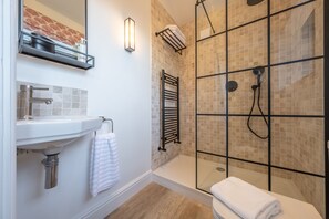 Combined shower/bathtub, hair dryer, towels - The Coach House (R), Ringstead, Norfolk (Ringstead)