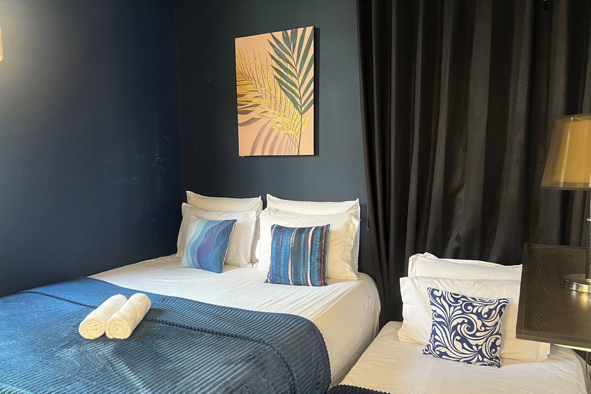 Familienzimmer, 2 Schlafzimmer | 2 Schlafzimmer, Schreibtisch, kostenloses WLAN, Bettwäsche