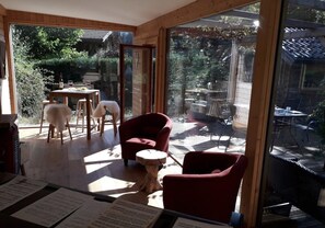 Dining - Holiday Home 'Hirschhäusl' with Mountain View, Terrace, Sauna and Wi-Fi (Wörgl)