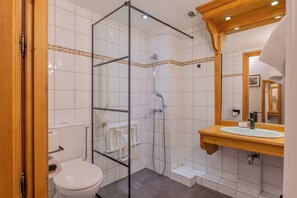 Shower, hair dryer, towels - Vallorcine Loriaz 11 ski in / ski out, Vallorcine (Argentiere), France (Vallorcine (Argentiere))