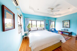 3 bedrooms, WiFi, bed sheets - Pool Villa with maid service- walk to white sand beach! (Paknampran)