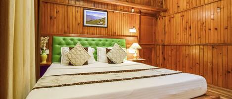 5 bedrooms, WiFi, bed sheets