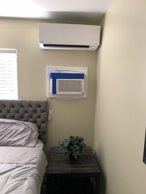 2 bedrooms, WiFi, bed sheets - Colorado river! Cozy 2 bedroom with a fireplace! (Topock)