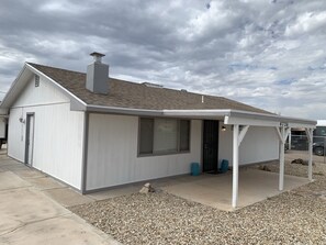 Exterior - Colorado river! Cozy 2 bedroom with a fireplace! (Topock)