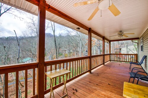Quiet 2 bedroom home with mountain view, grill, firepit & washer/dryer
