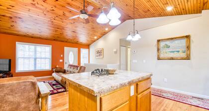 Quiet 2 bedroom home with mountain view, grill, firepit & washer/dryer