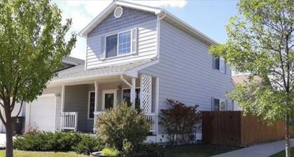 Helena Townhouse next to Skelton Park (Dog and kid friendly)