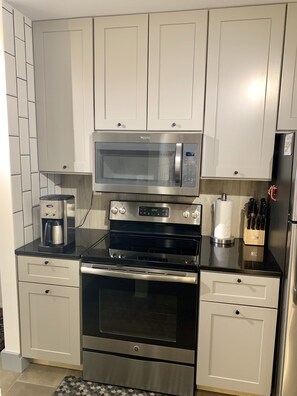 Private kitchen - Walkable !! (Scottsdale)