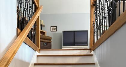 Peaceful Country Home w/Covered Bridge