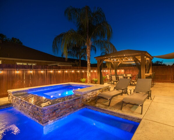 Pool - Spacious 5-Bedroom home w/ Pool & Hot Tub (Fresno)