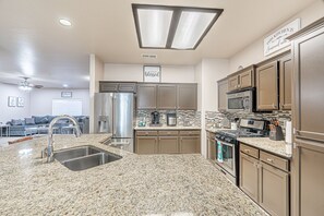 Fridge, microwave, oven, stovetop - Spacious 5-Bedroom home w/ Pool & Hot Tub (Fresno)