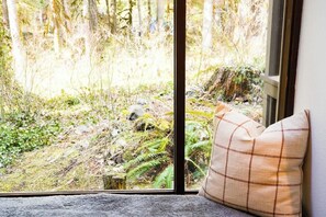 Interior - MCM Resort Condo near Mt Baker with Fireplace (Glacier)