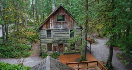 Snowater Condo - with amenities, trails and river access