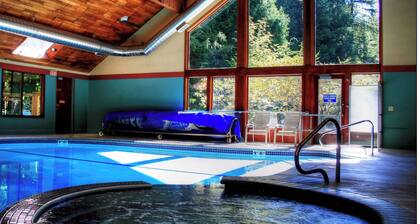 Snowater Condo - with amenities, trails and river access