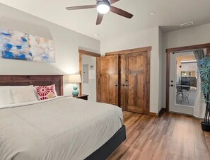 2 bedrooms, internet, bed sheets