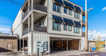 Downtown, mountain-view stay with balcony, fireplace & washer/dryer