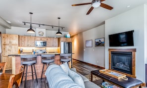 TV, fireplace