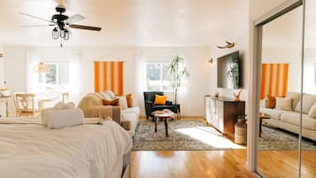 1 habitación, tabla de planchar con plancha, wifi gratis y ropa de cama