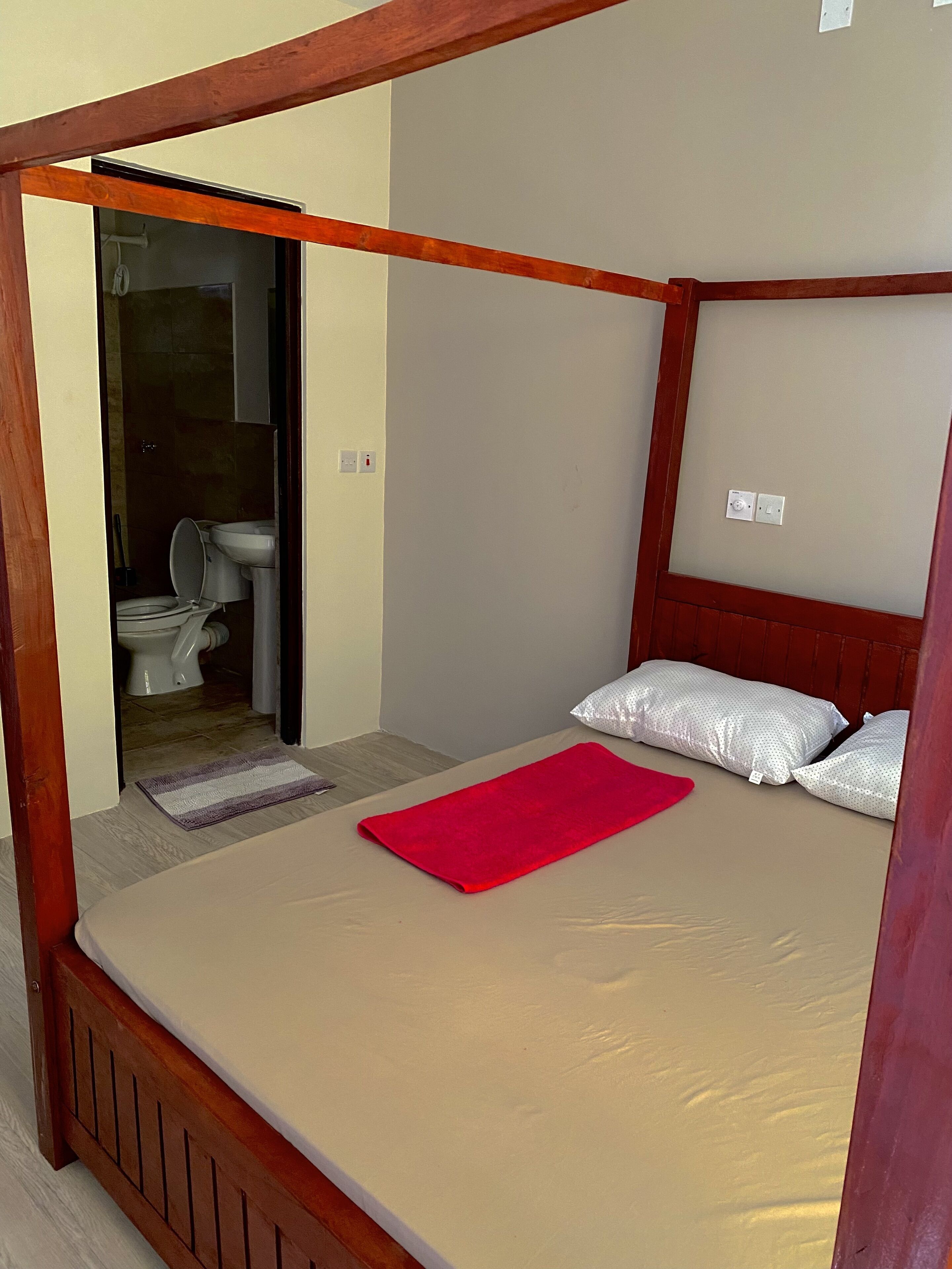 2 bedrooms, bed sheets