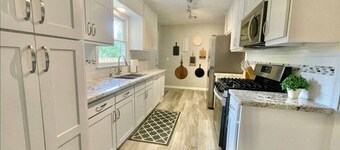 Stylish 4 bedroom House Close to Both the Heart of Bryan and College Station