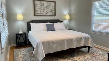 4 bedrooms, desk, iron/ironing board, free WiFi