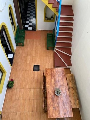 المنشأة من الداخل