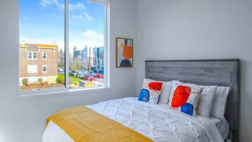 3 bedrooms, desk, iron/ironing board, free WiFi
