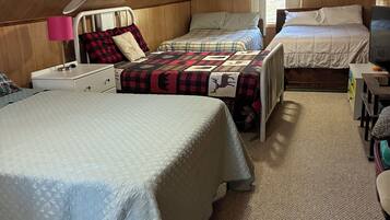 3 bedrooms, iron/ironing board, travel crib, WiFi (free)