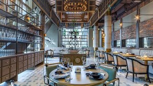 Dining - Five Palm - Super Spacious Apartment - 3 Br  M (دبي)