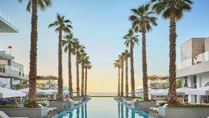 Pool - Five Palm - Super Spacious Apartment - 3 Br  M (دبي)