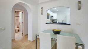 Dining - Cozy Beach Side Apartment With Pool (Estepona)