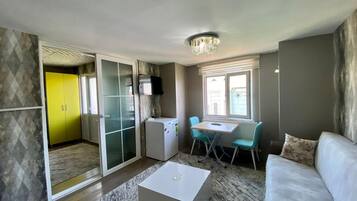 Apartment | Zimmersafe, schallisolierte Zimmer, Bügeleisen/Bügelbrett