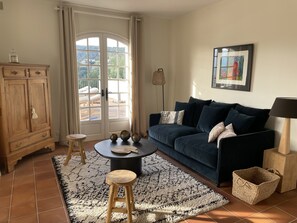 Smart TV, fireplace, books, stereo - Magnificent view of the sea and hills from this charming, tastefully decorated house! (La Croix-Valmer)